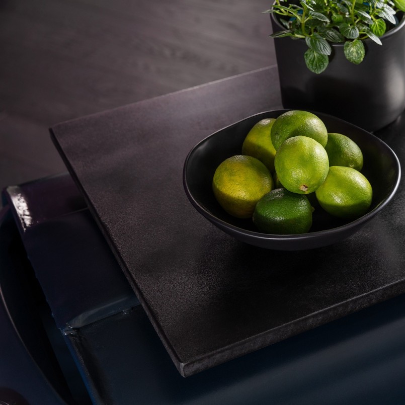 Assiettes creuses noire en faïence - Organic - Kare Design