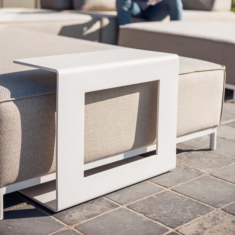 White matte aluminum side table - Avenatti - Gescova
