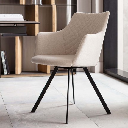 Draaistoel met armleuningen Coco creme en zwart Kare Design