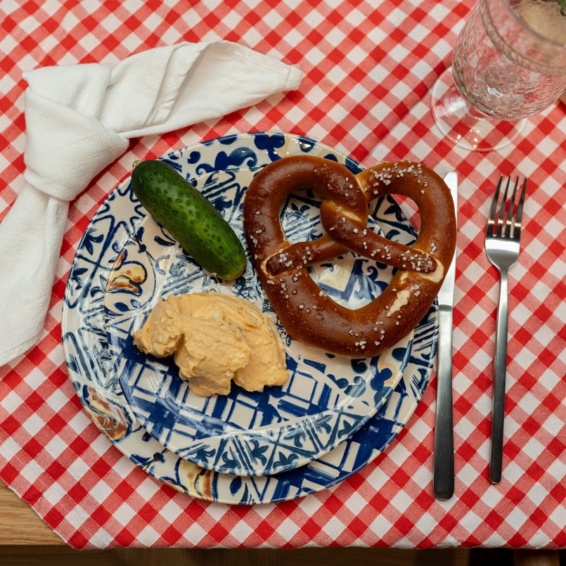 Assiettes plates bleues et blanches - Fresco - Kare Design