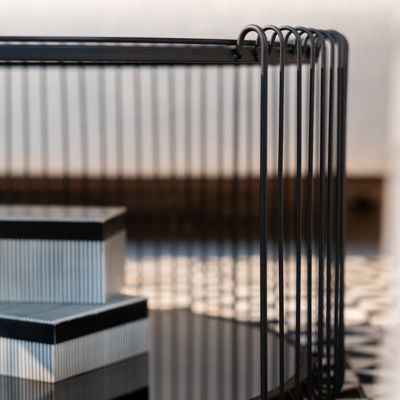Tables basses noires en verre et acier - Wire Double - Kare Design