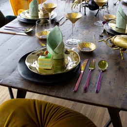 White wine glasses with golden background - Gobi - Kare Design