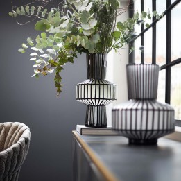 Hedendaagse zwarte vaas - Roulette Belly - Kare Design