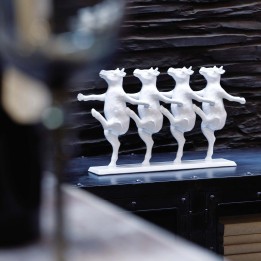 Déco vaches blanches qui dansent - Kare Design