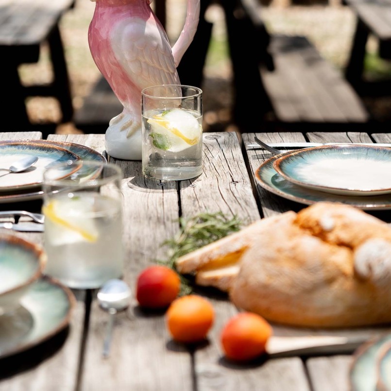 Assiettes blanches et bleues en faïence - Organic - Kare Design