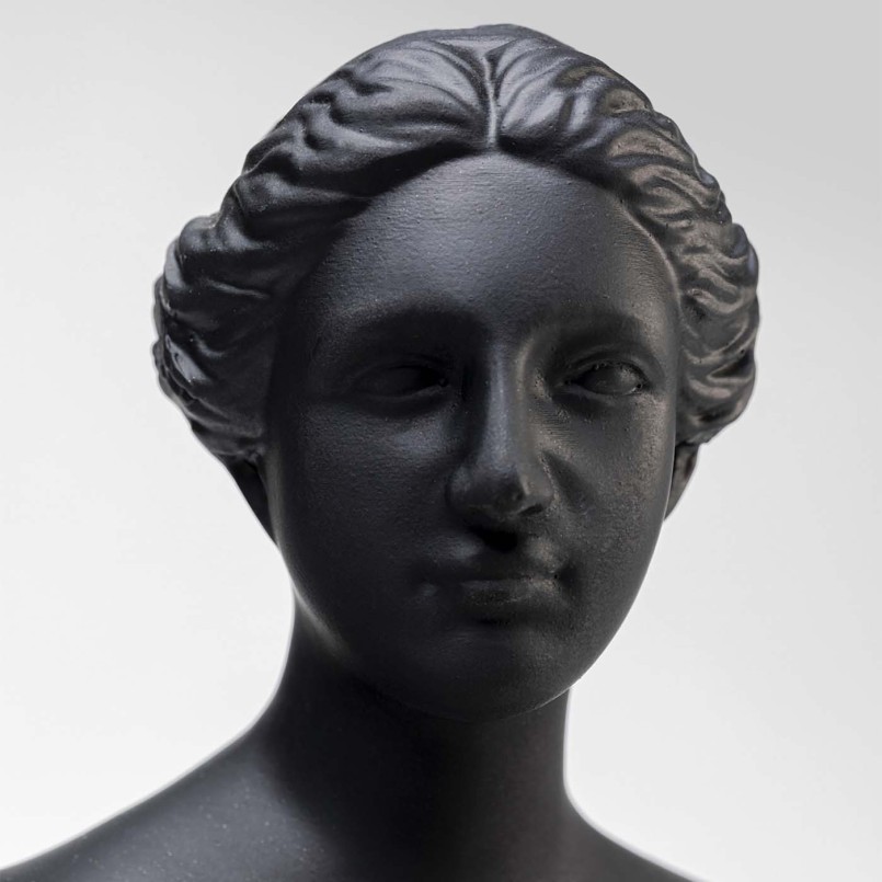 Statue antique femme noire et dorée - Kare Design