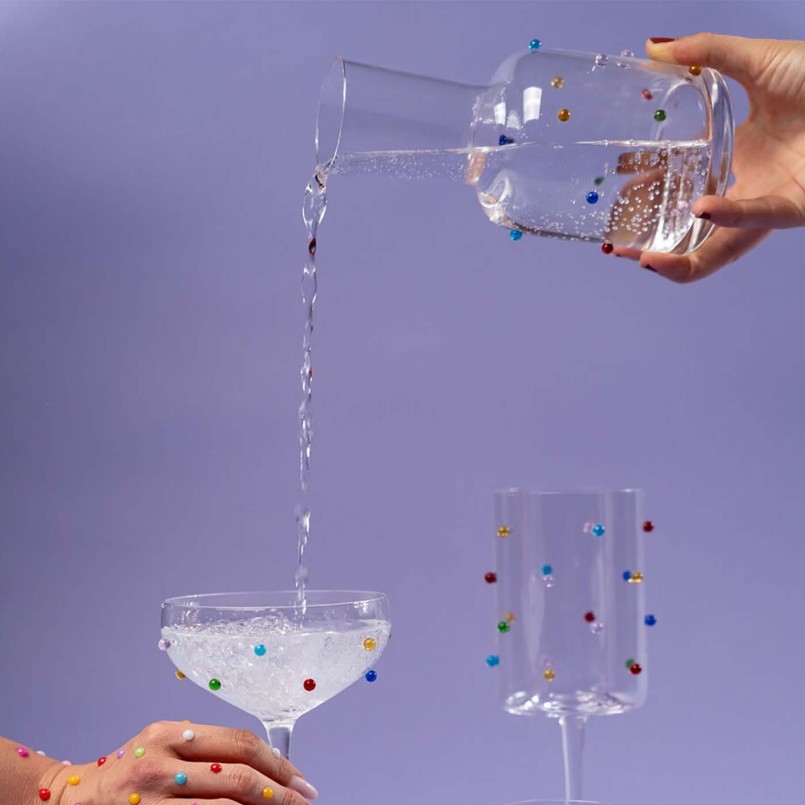 Glazen karaf met veelkleurige 3D kralen - Party Dots - Kare Design