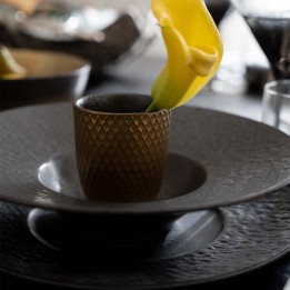 Assiettes noires en grès - Cosmsos - Kare Design