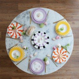 Assiettes creuses violettes et blanches - Harlequin - Kare Design