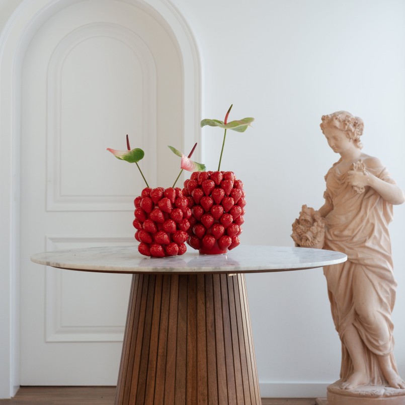 Porseleinen vaas met rode aardbei - Kare Design