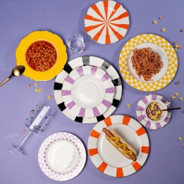 Assiettes oranges et blanches en porcelaine - Harlequin - Kare Design