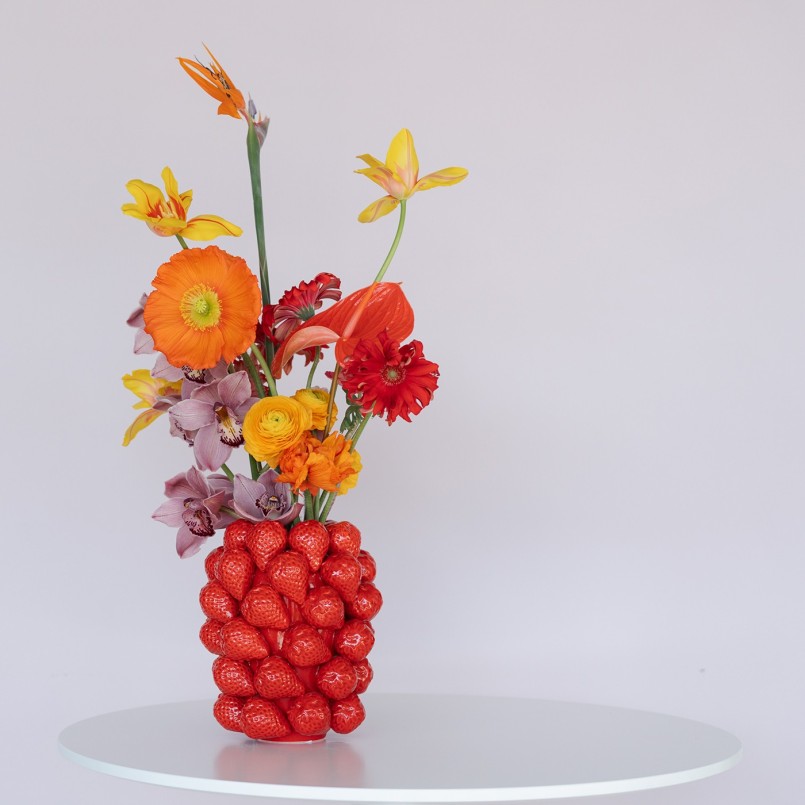 Vase fraises rouges en porcelaine - Kare Design