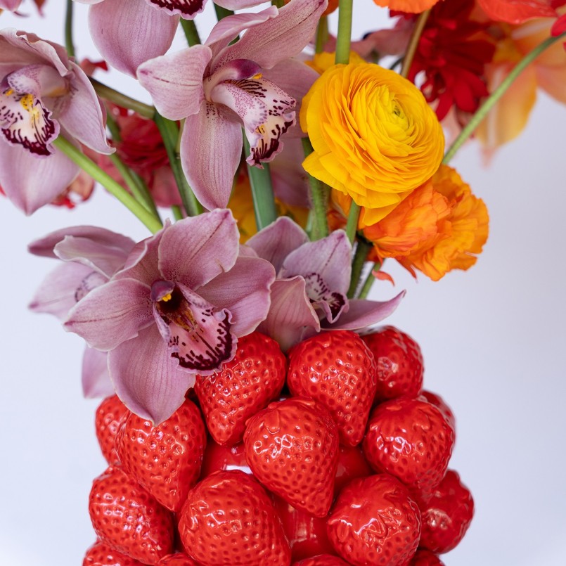 Vase fraises rouges en porcelaine - Kare Design
