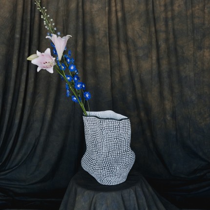 Vaas anemoon 43cm zwart en wit Kare Design