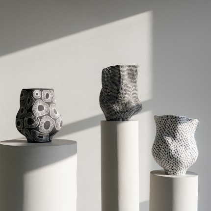 Vaas anemoon 35cm zwart en wit Kare Design