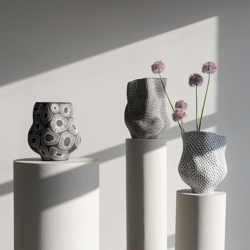 Vase gris anémones en porcelaine - Kare Design