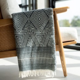 Blanket Shapes 170x130cm grey and white Kare Design