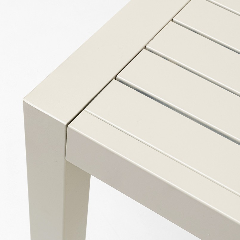 Table de jardin en acier beige - Madagascar - Kare Design
