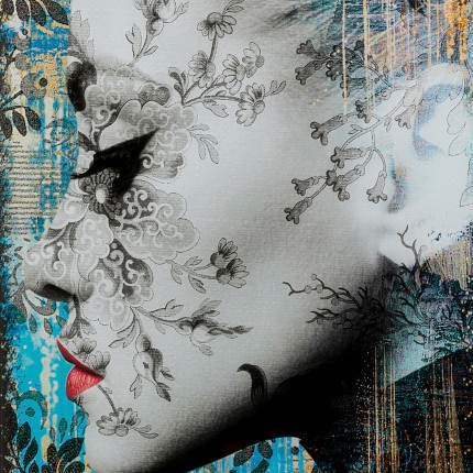 Tableau en verre bleu femme profil fleurs 100x150cm Kare Design