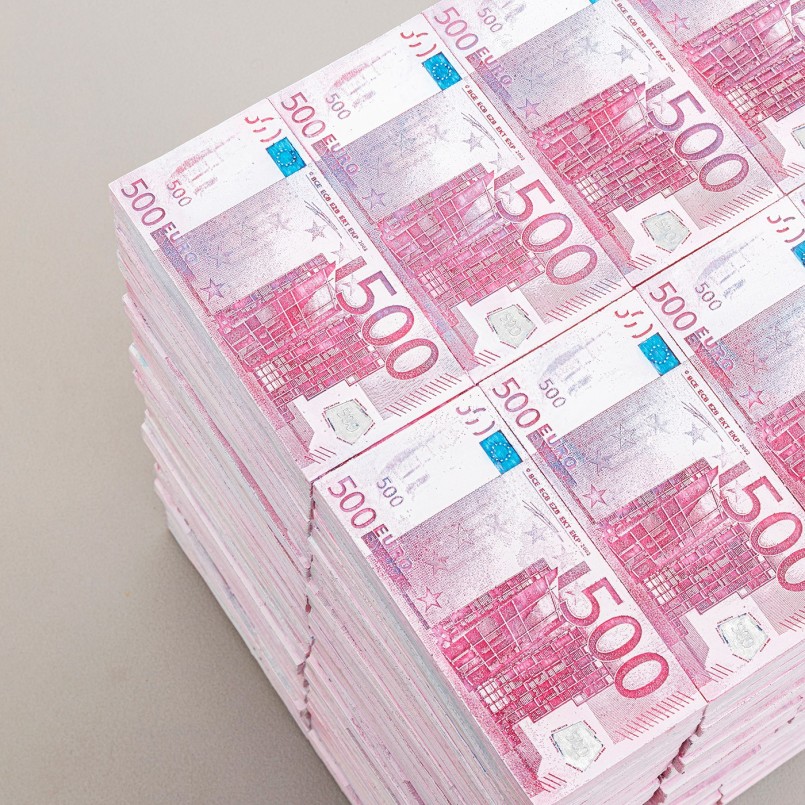 Kruk gemaakt van bundels roze bankbiljetten - Euro - Kare Design