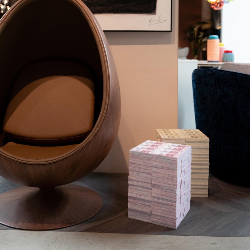Tabouret en liasses de billets roses - Euro - Kare Design
