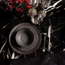 Assiettes noires en grès - Cosmsos - Kare Design
