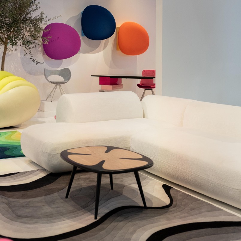 Table basse en frêne avec une fleur au centre - Petal - Kare Design