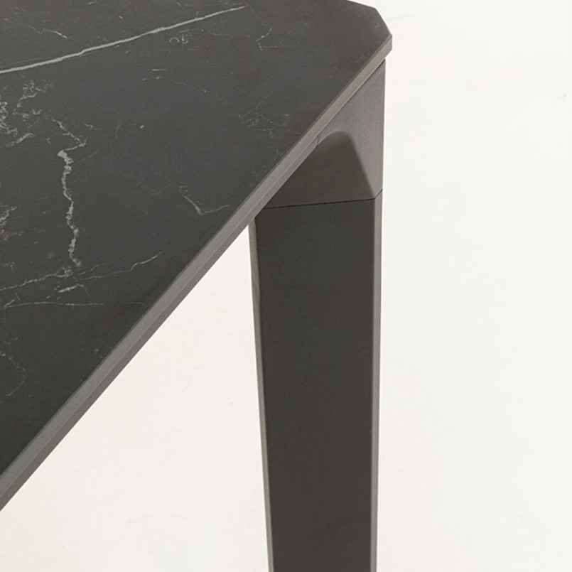 Table de jardin rectangle noire - Bari - Kare Design
