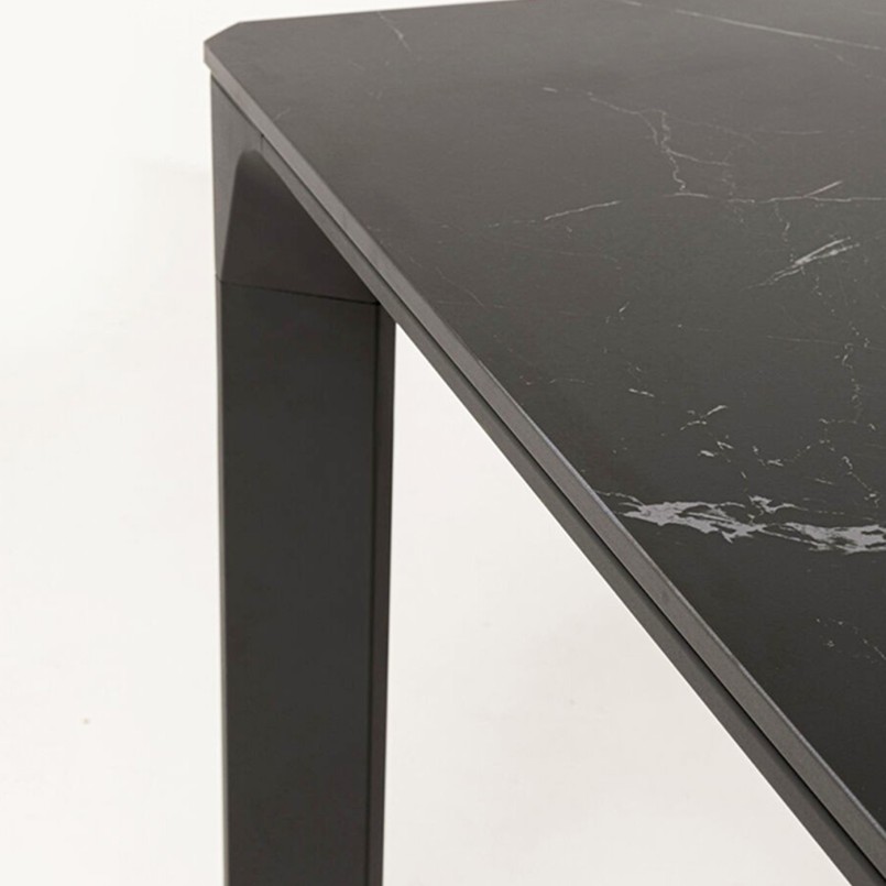 Table de jardin rectangle noire - Bari - Kare Design