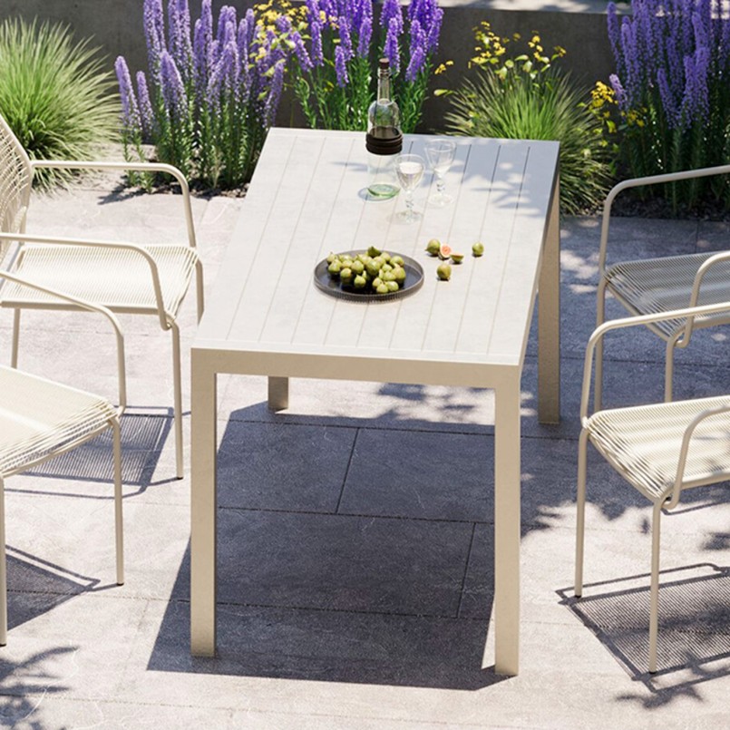 Table de jardin en acier beige - Madagascar - Kare Design