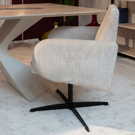 Chaise avec accoudoirs pivotante Tabea beige Kare Design