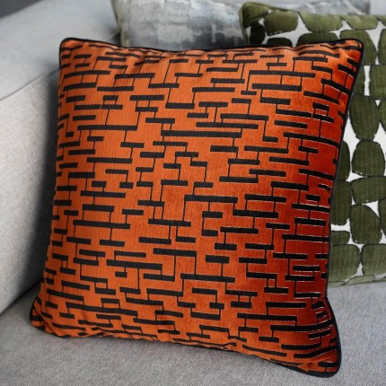 Kussen Suono oranje en zwart Kare Design