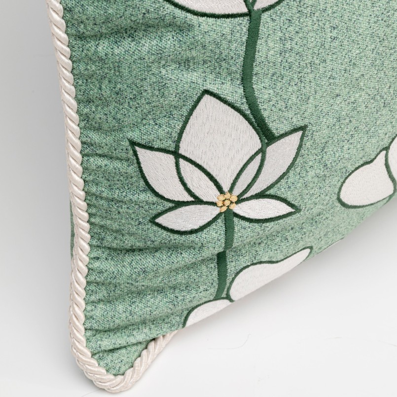 Coussin vert fleurs de lotus blanches - Zari - Kare Design